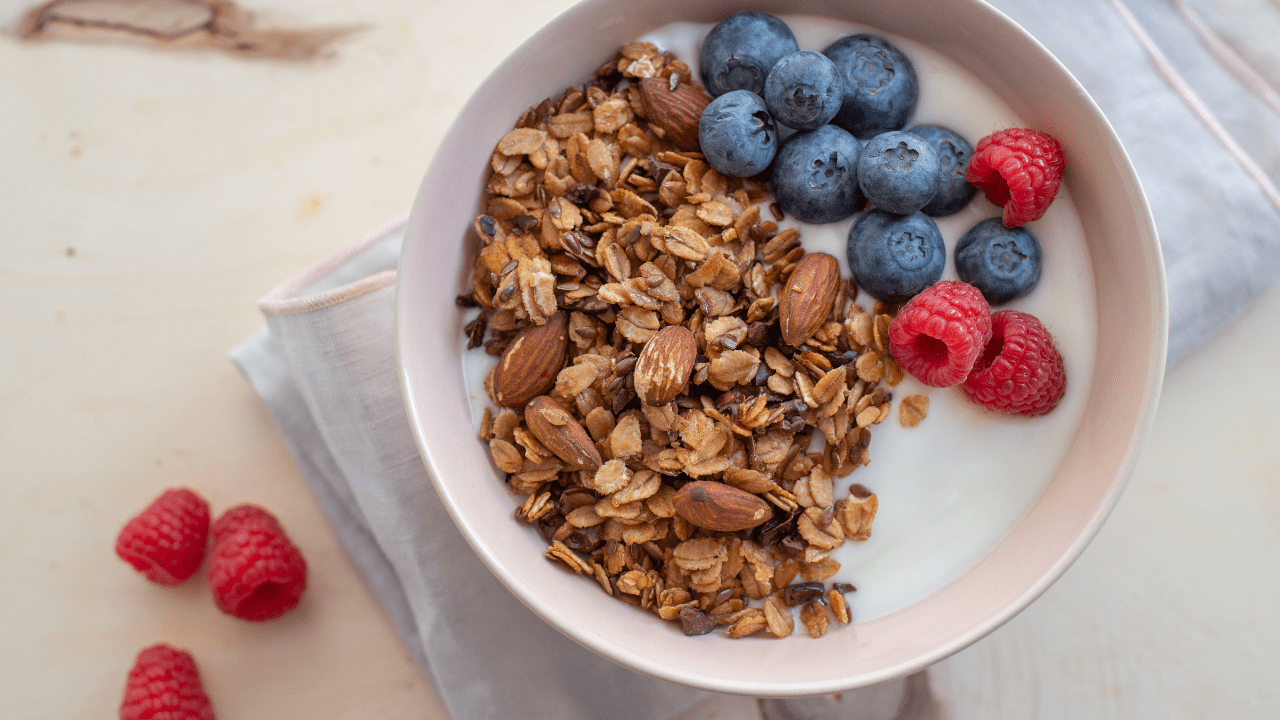 Bowl de Iogurte com Granola e Frutas