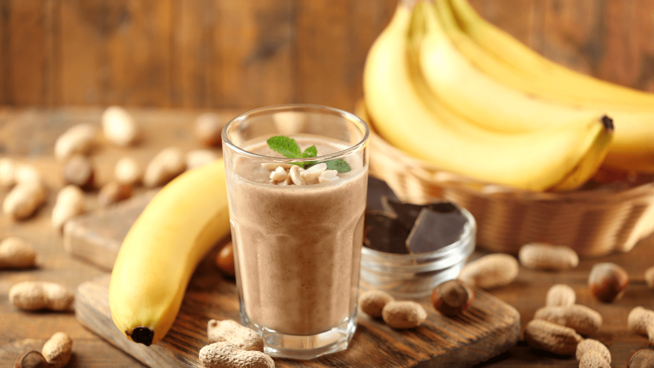 Shake proteico de banana e amendoim